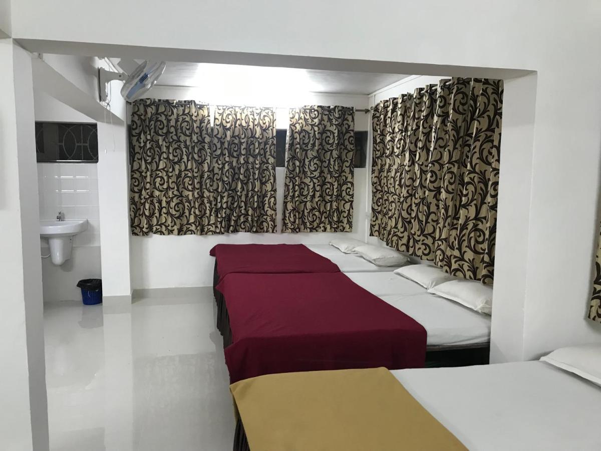 Hotel Priti International マプサ エクステリア 写真