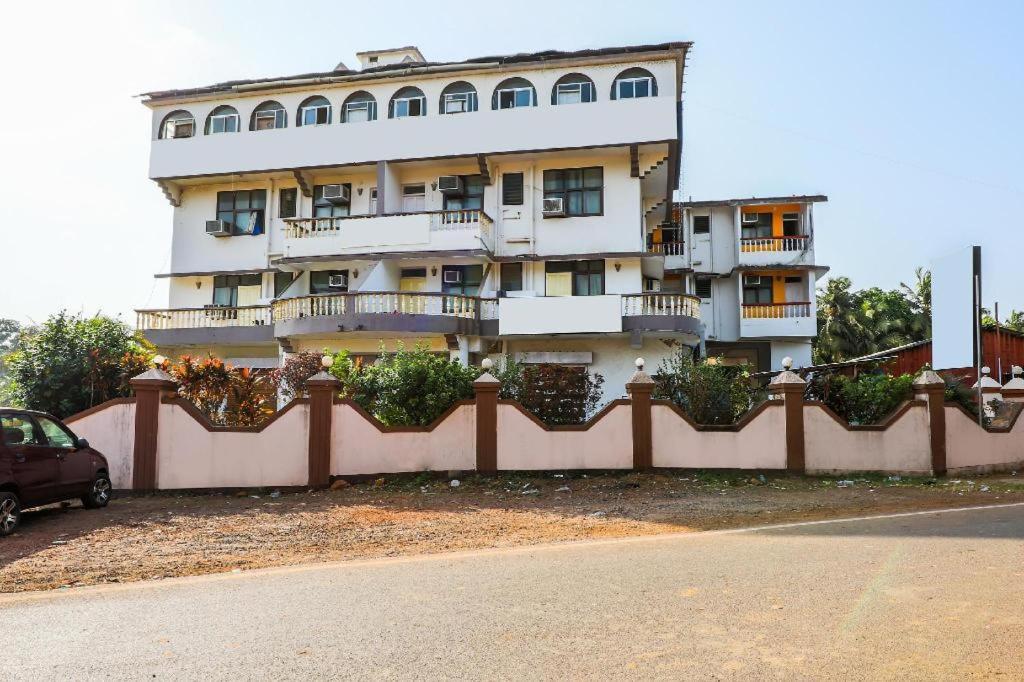 Hotel Priti International マプサ エクステリア 写真